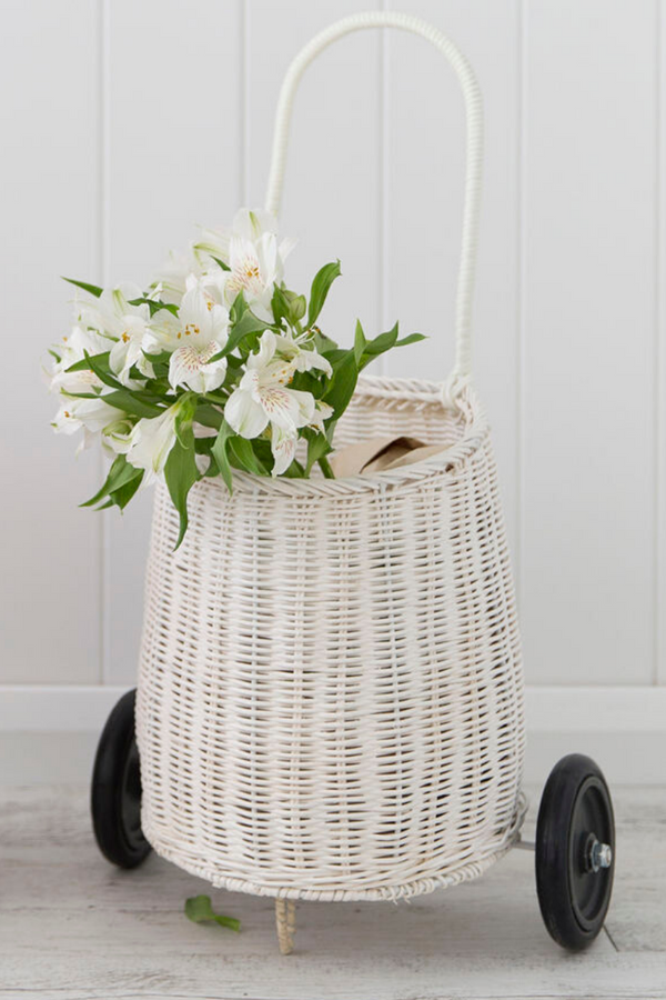 Olli Ella Luggy Basket White Pull Along On Wheels Lifestyle Image 1